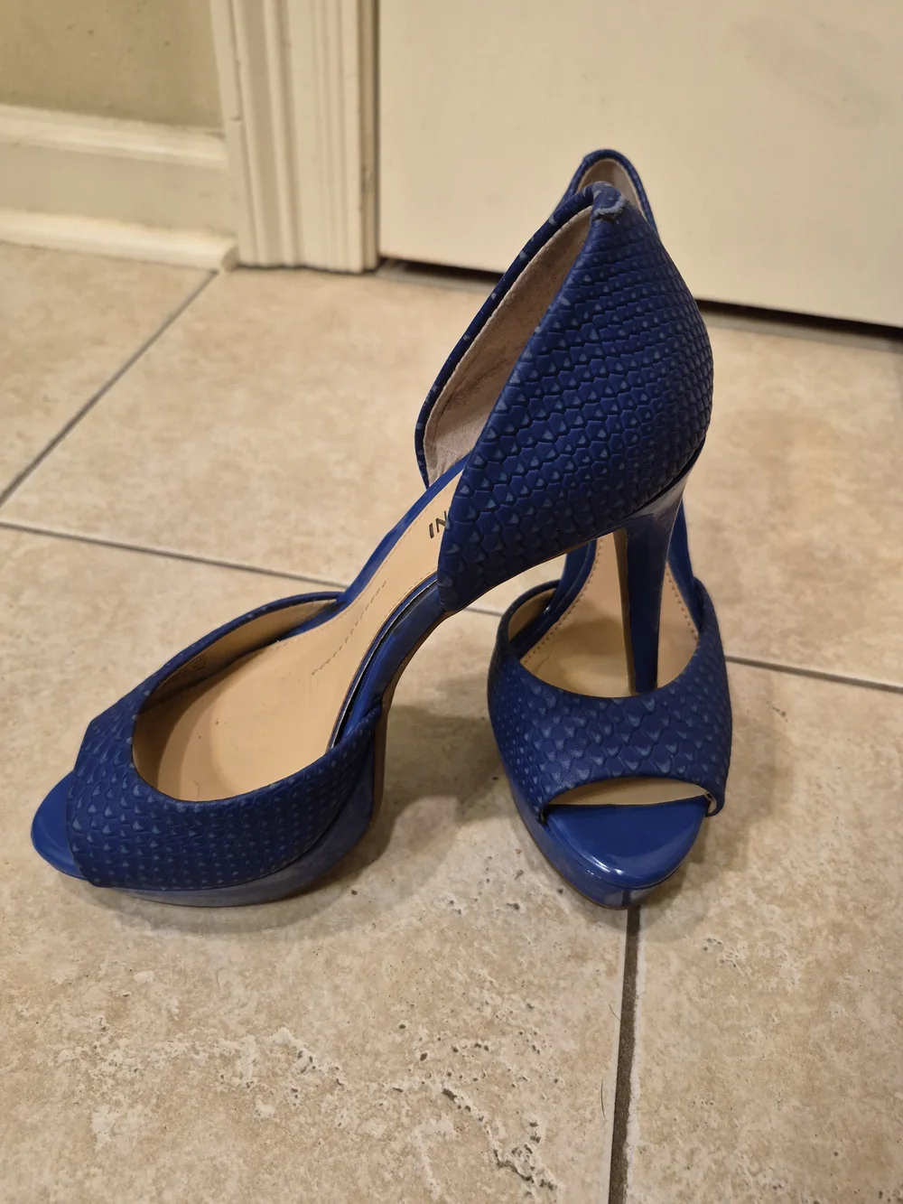 Gianni Bini Blue Textured Peep-Toe Heels